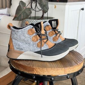 Sorel Gray, Black & Tan Wool-Accent Waterproof Boot Sneakers